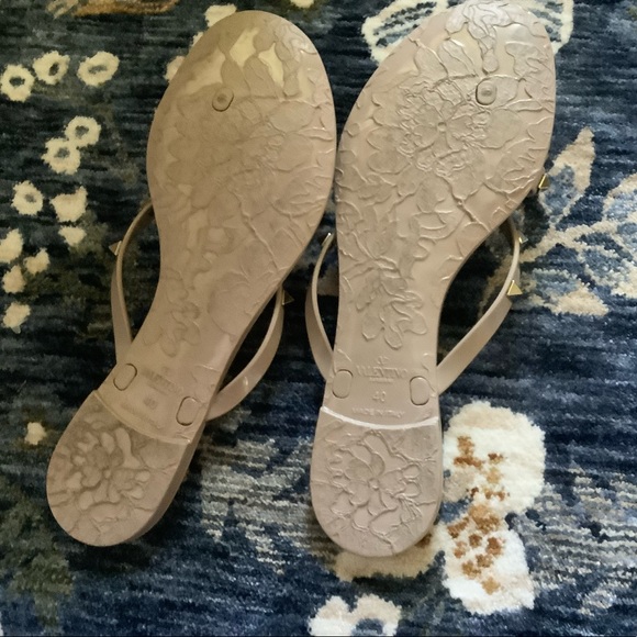 Valentino Garavini Rockstud Thongs size 40. - Picture 4 of 7